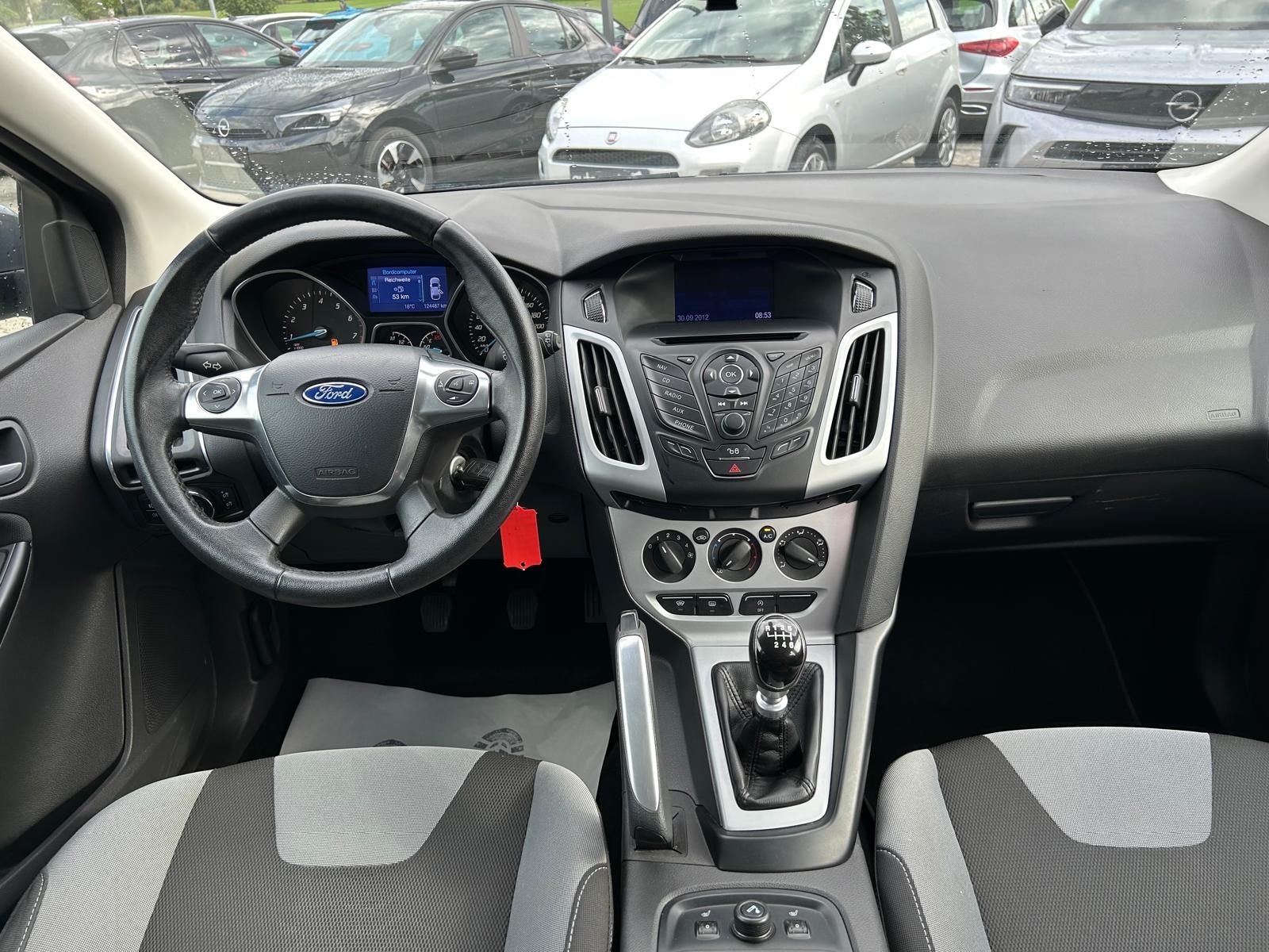 Fahrzeugabbildung Ford Focus Turnier°Champions Edition°Navi°Shz°