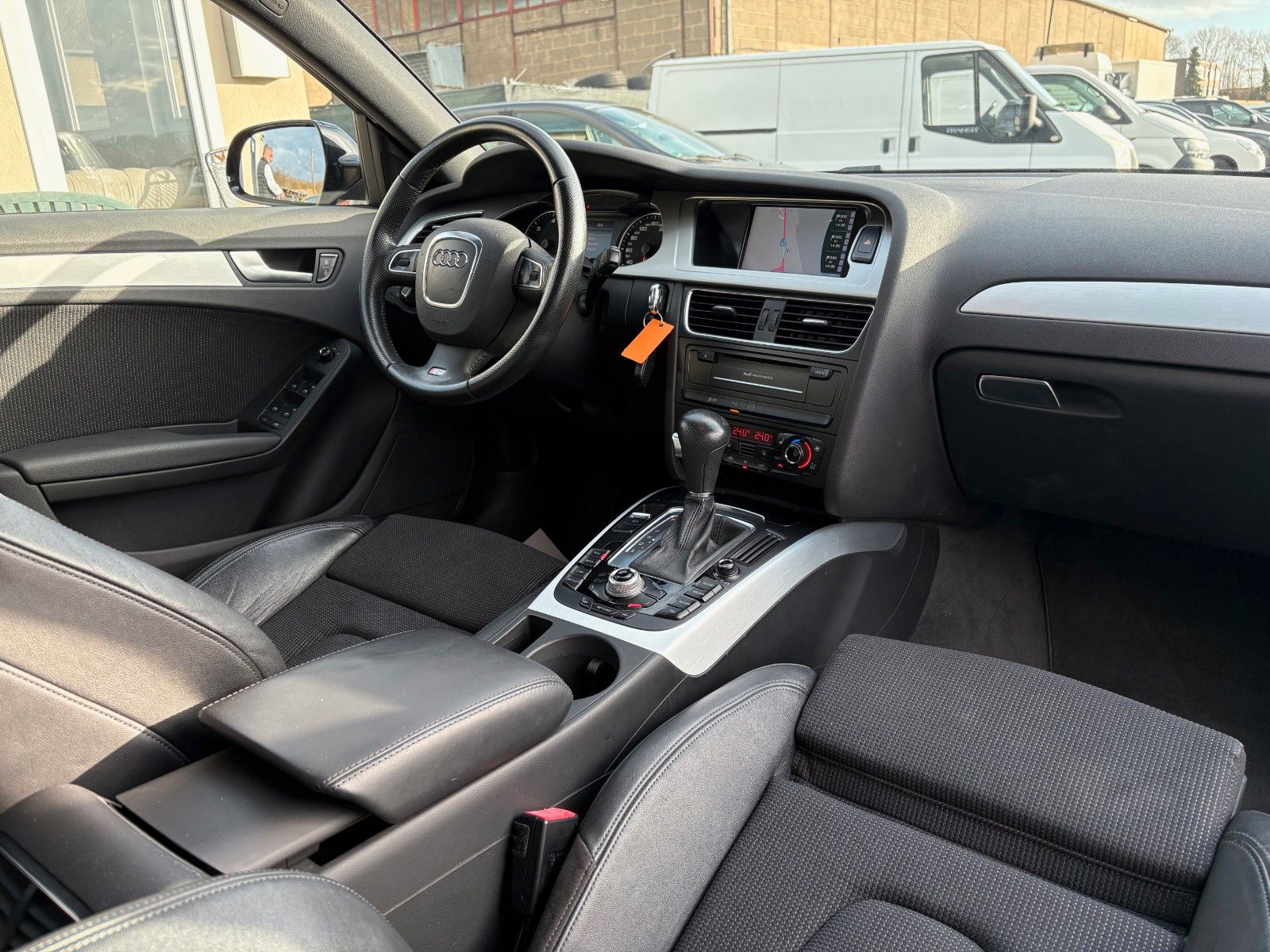 Fahrzeugabbildung Audi A4 Avant 2.0 TDI Aut. S LINE SPORTPAKET plus Nav