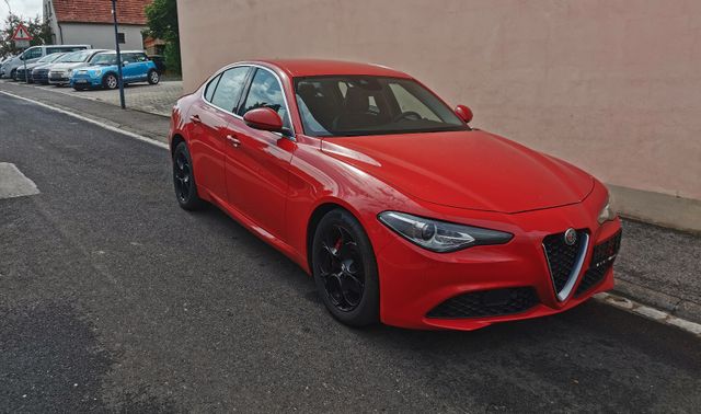 ALFA ROMEO Giulia Super / Alufelgen / Klima / USB /