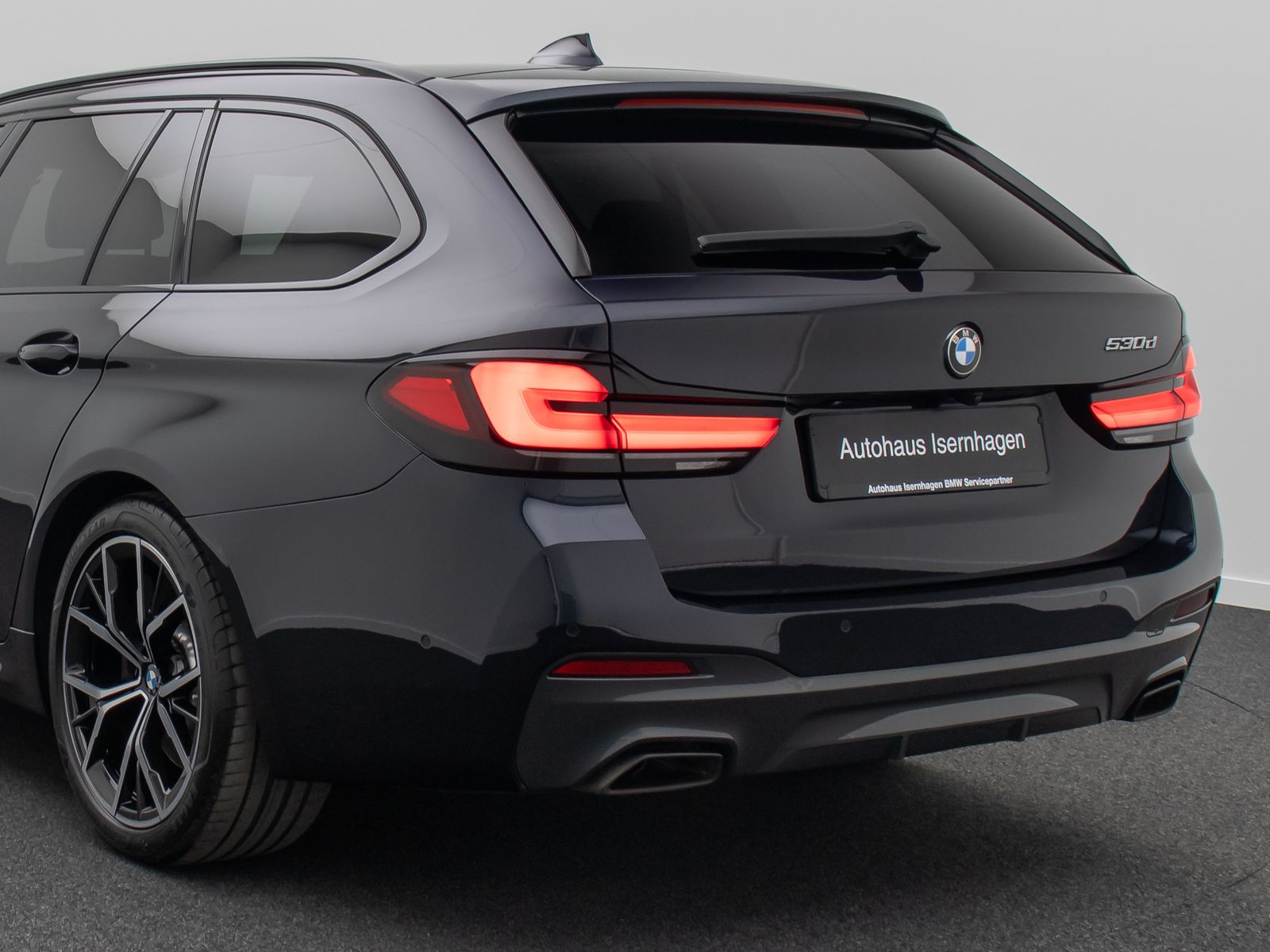 Fahrzeugabbildung BMW 530d M Sport Laser DAB Kamera HUD Panorama 19"