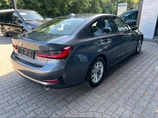 BMW 320 iA Sport Line ACC Glasdach Keyless foto 4