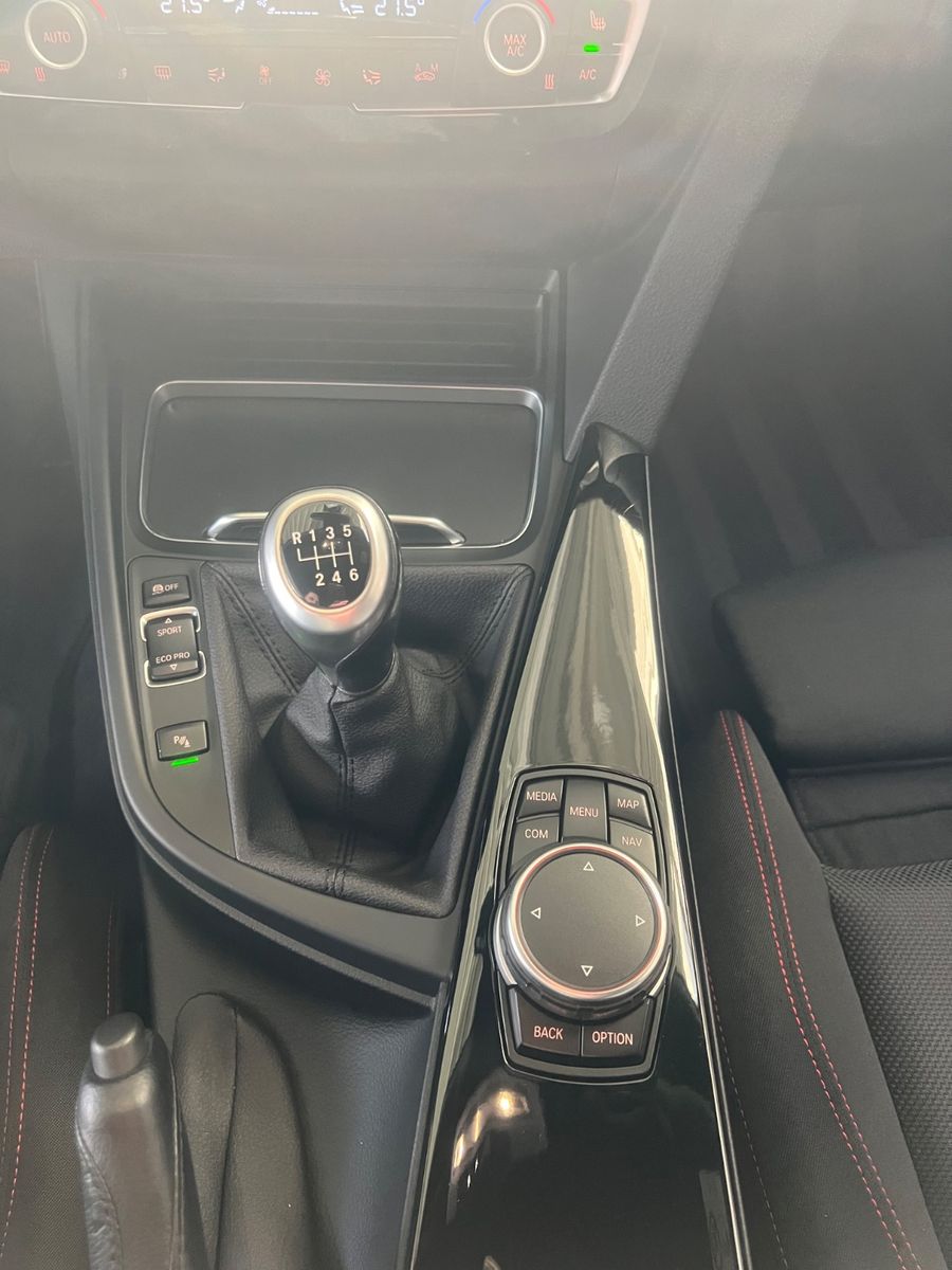 Fahrzeugabbildung BMW 320 i Touring xDrive Sport Line *NAVI PROF*LED*