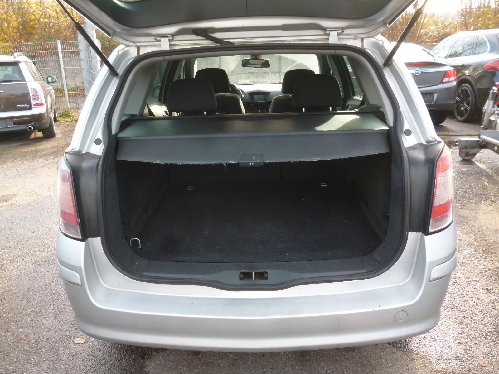 Opel Astra 2010 — photo 11