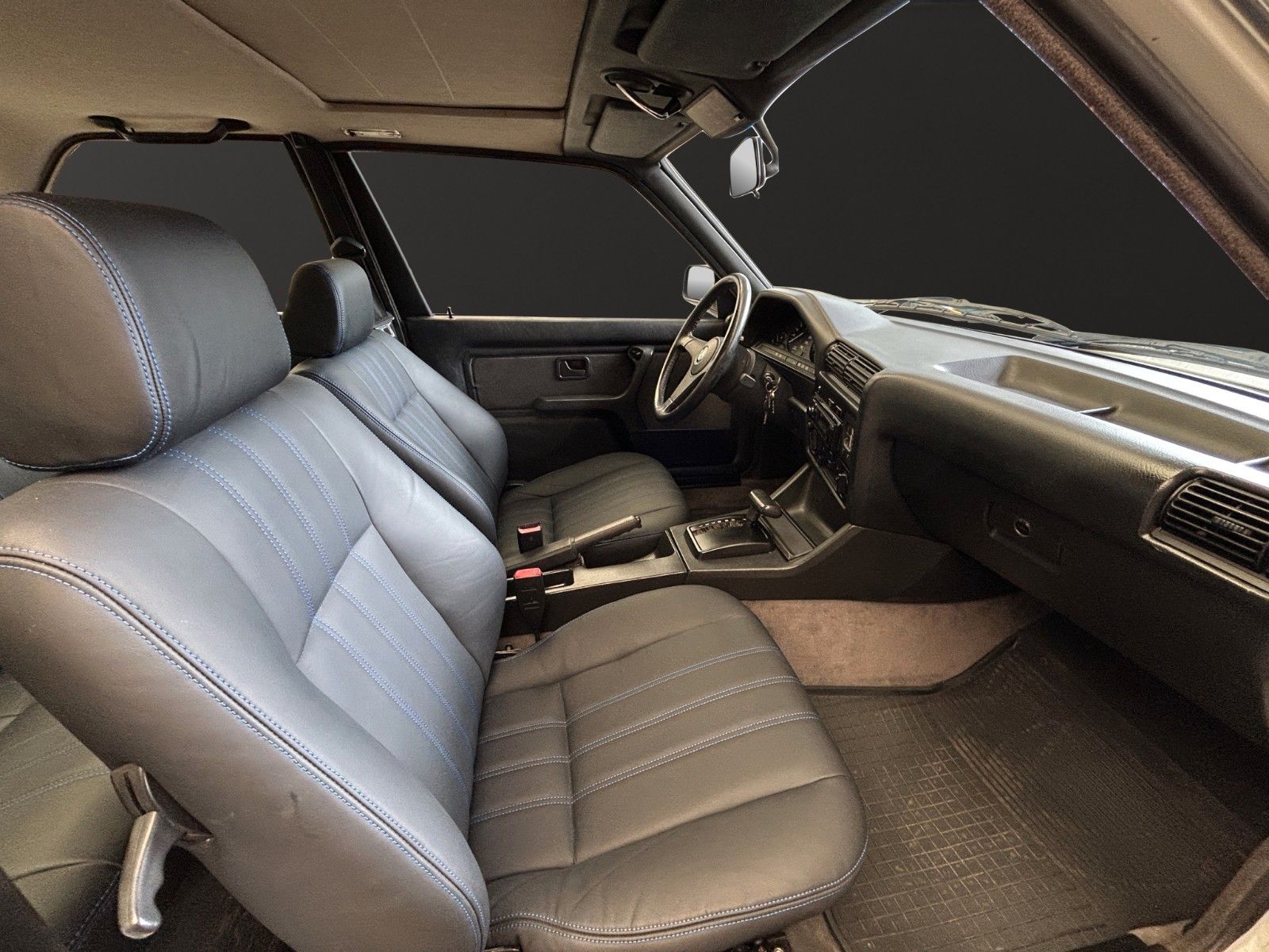 Fahrzeugabbildung BMW 320i E30/Automatik/Leder/H-Zulassung
