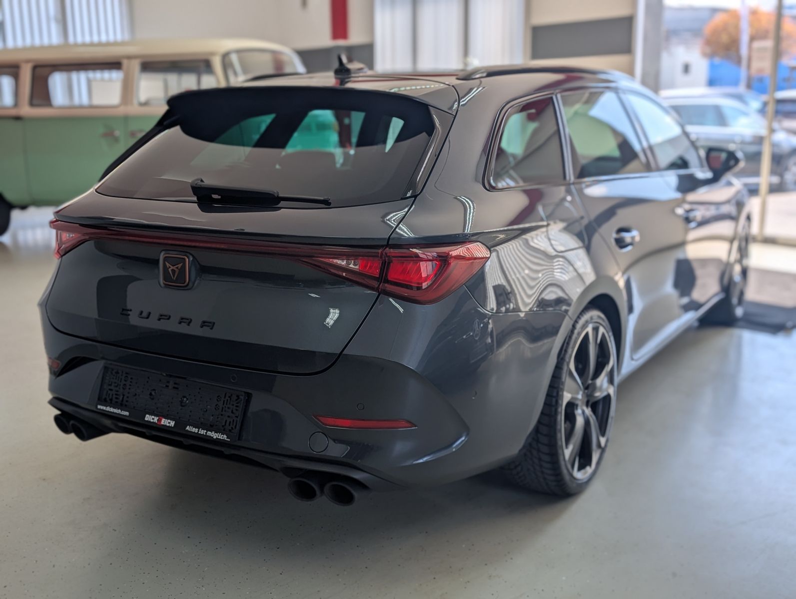 Fahrzeugabbildung CUPRA Leon VZ 4Drive ACC MATRIX-LED KAM PANO CARPLAY