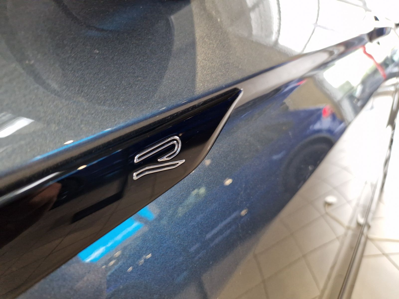 Fahrzeugabbildung Volkswagen Tiguan Allspace TDI R-Line Black 4M 7Si MATRIX A