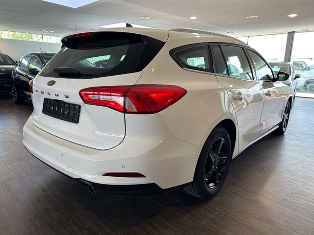 Fahrzeugabbildung Ford Focus Turnier Cool & Connect*RFK*SHZ*8-FACH*1.HD