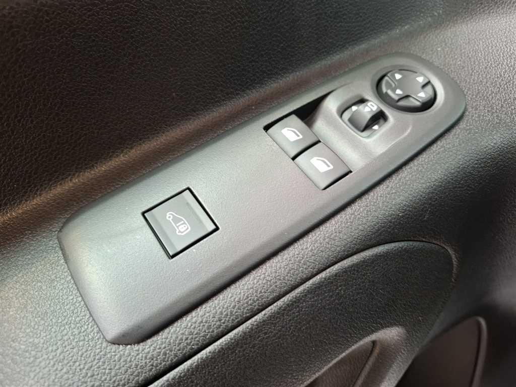 Peugeot Partner Kasten Premium 1.6 BlueHDI L2 Sortimo