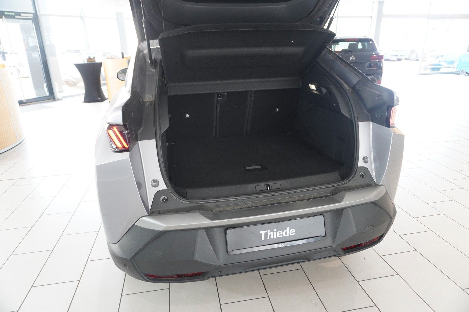 Fahrzeugabbildung Peugeot 3008 Hybrid 145 ALLURE NAVI/LED/360°/SPORT/DAB+
