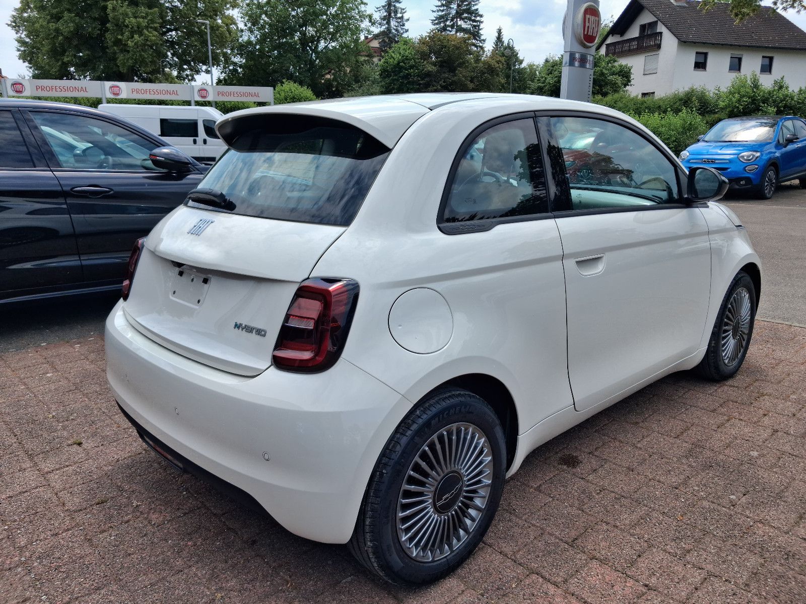 Fahrzeugabbildung Fiat 500 1.0 Hybrid FireFly 48 kW Icon