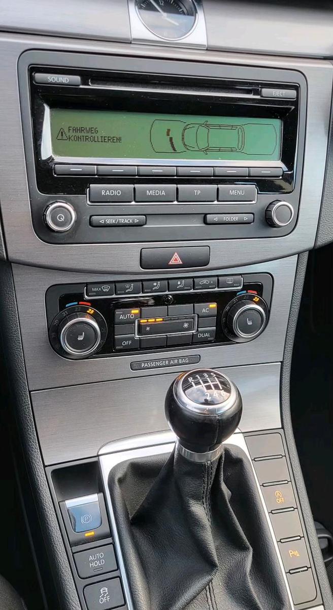 Volkswagen Passat 2011 — photo 7