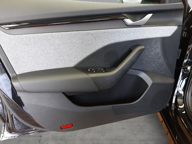 Fahrzeugabbildung Skoda Octavia Combi Selection 2.0TDI DSG PANO Lodge