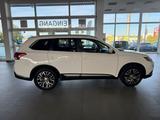 Mitsubishi Outlander Plus 4WD*Navi&Kamera*AHK*7-Sitz - Mitsubishi Outlander mit Diesel-Antrieb