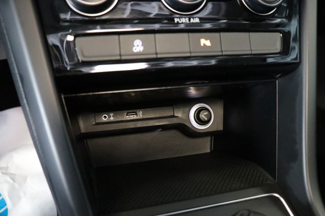 Fahrzeugabbildung Volkswagen Touran 1.6Ltr Comfortline |7SITZER|PANO|SHZ|PDC|