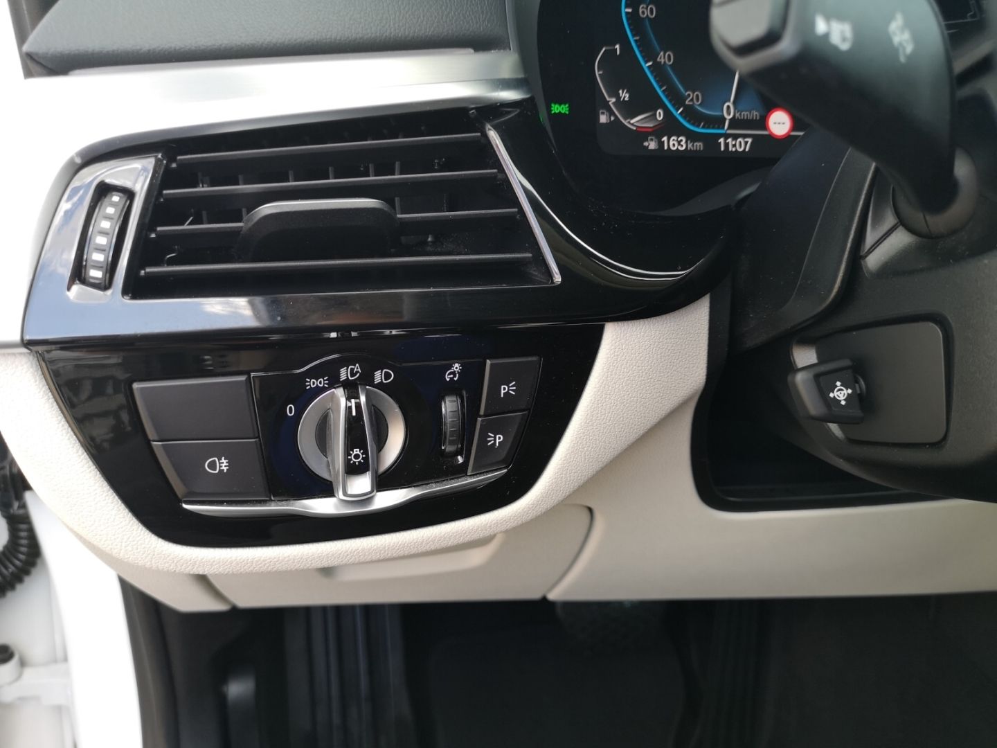 BMW 530 i xDr. Luxury Line LASER LEDER NAVI PDC SHZ foto 25