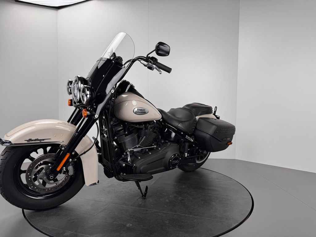 Fahrzeugabbildung Harley-Davidson SOFTAIL HERITAGE CLASSIC *JEKILL&HYDE *NEUWERTIG