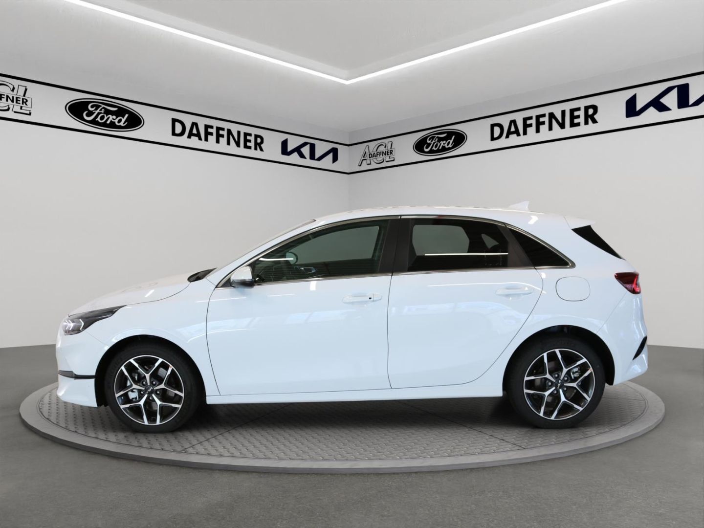 Fahrzeugabbildung Kia Ceed Ultimate Edition 1,5 T-GDi 48 V LED 17 Zoll
