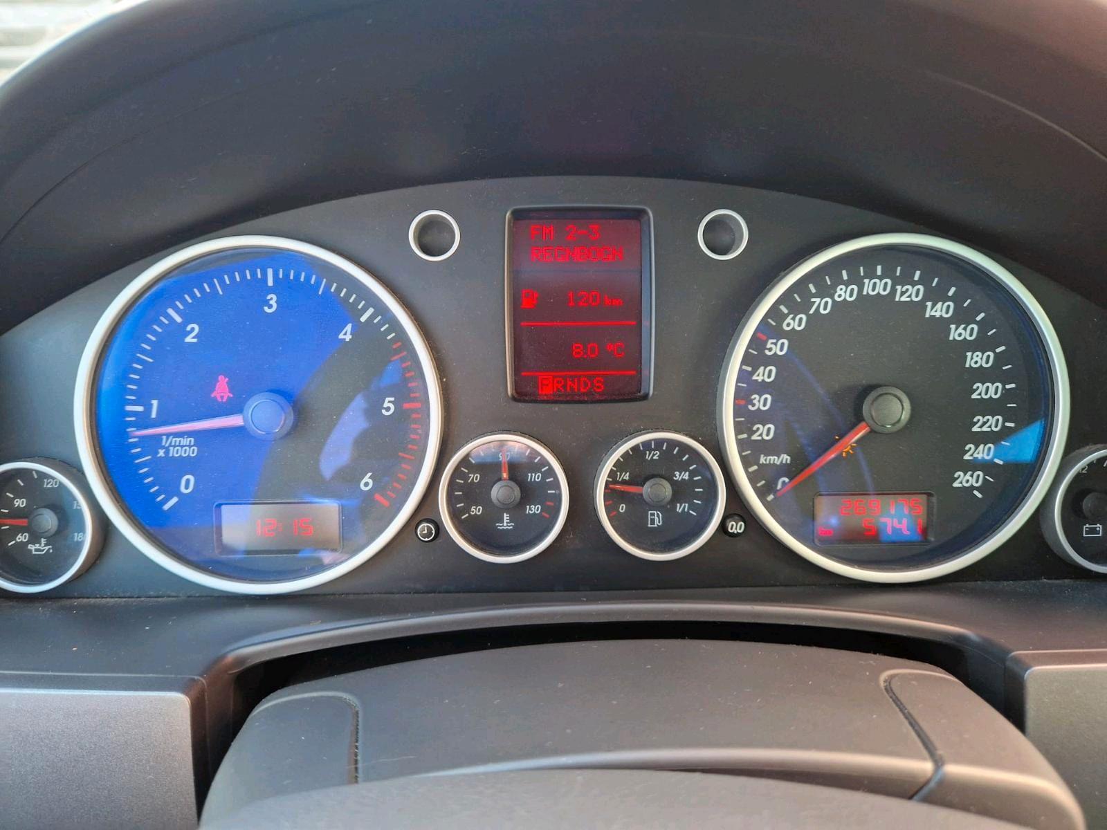 Volkswagen Touareg 2006 — photo 11