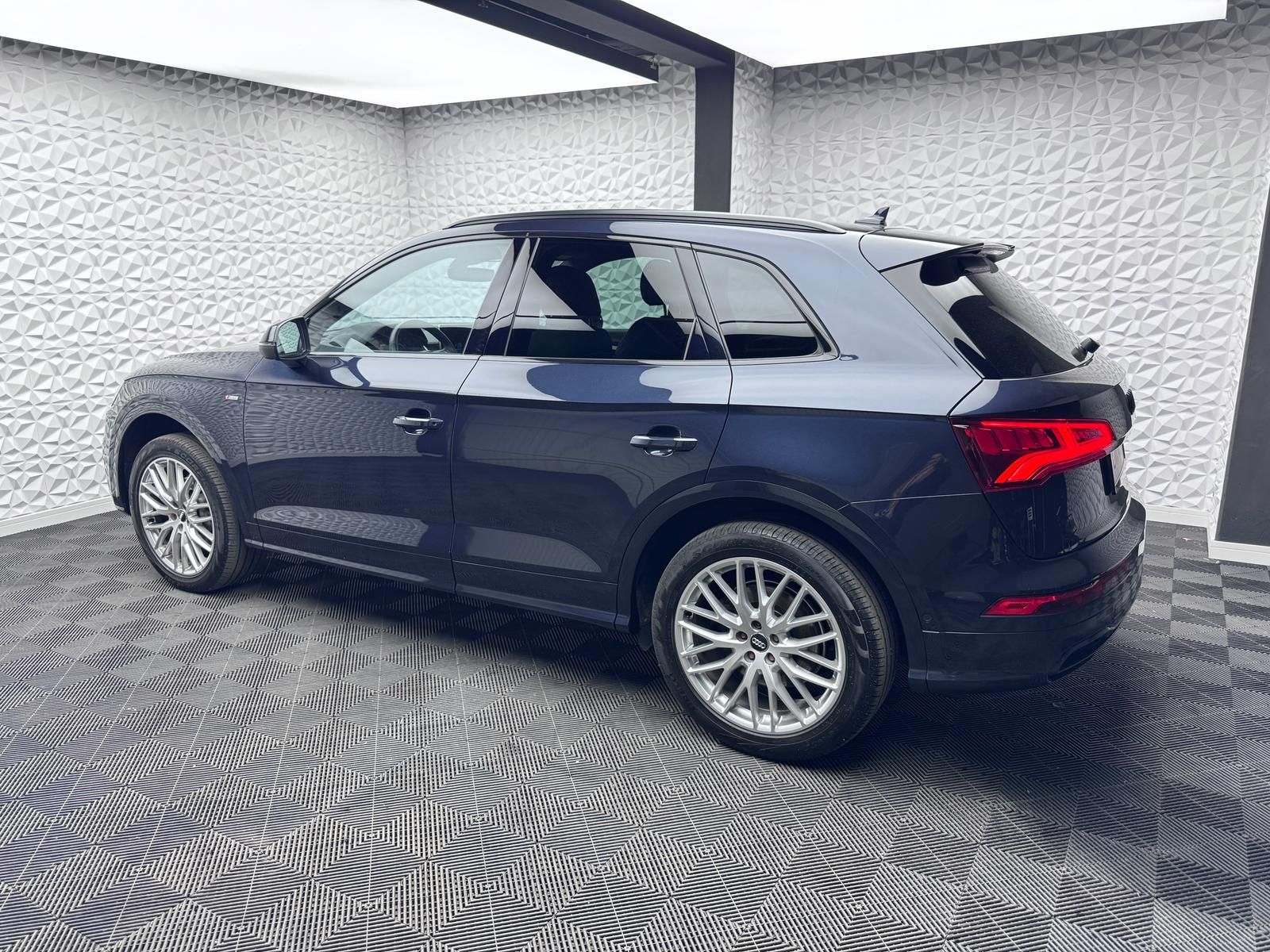 Fahrzeugabbildung Audi 40 TDI QA/S-LINE/PANO/B&O/MATRIX/AHK/360°/MEMORY