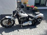 Harley-Davidson Breakout  117 - Spezial Lack Onyx White - HARLEY-DAVIDSON LA
