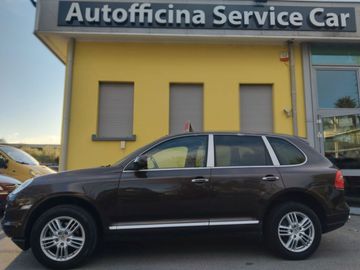 Porsche Cayenne - 2