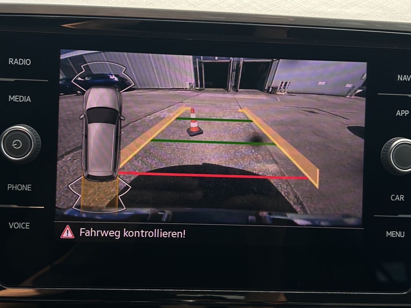Fahrzeugabbildung Volkswagen Passat Variant TDI Business Matrix Navi ACC AID