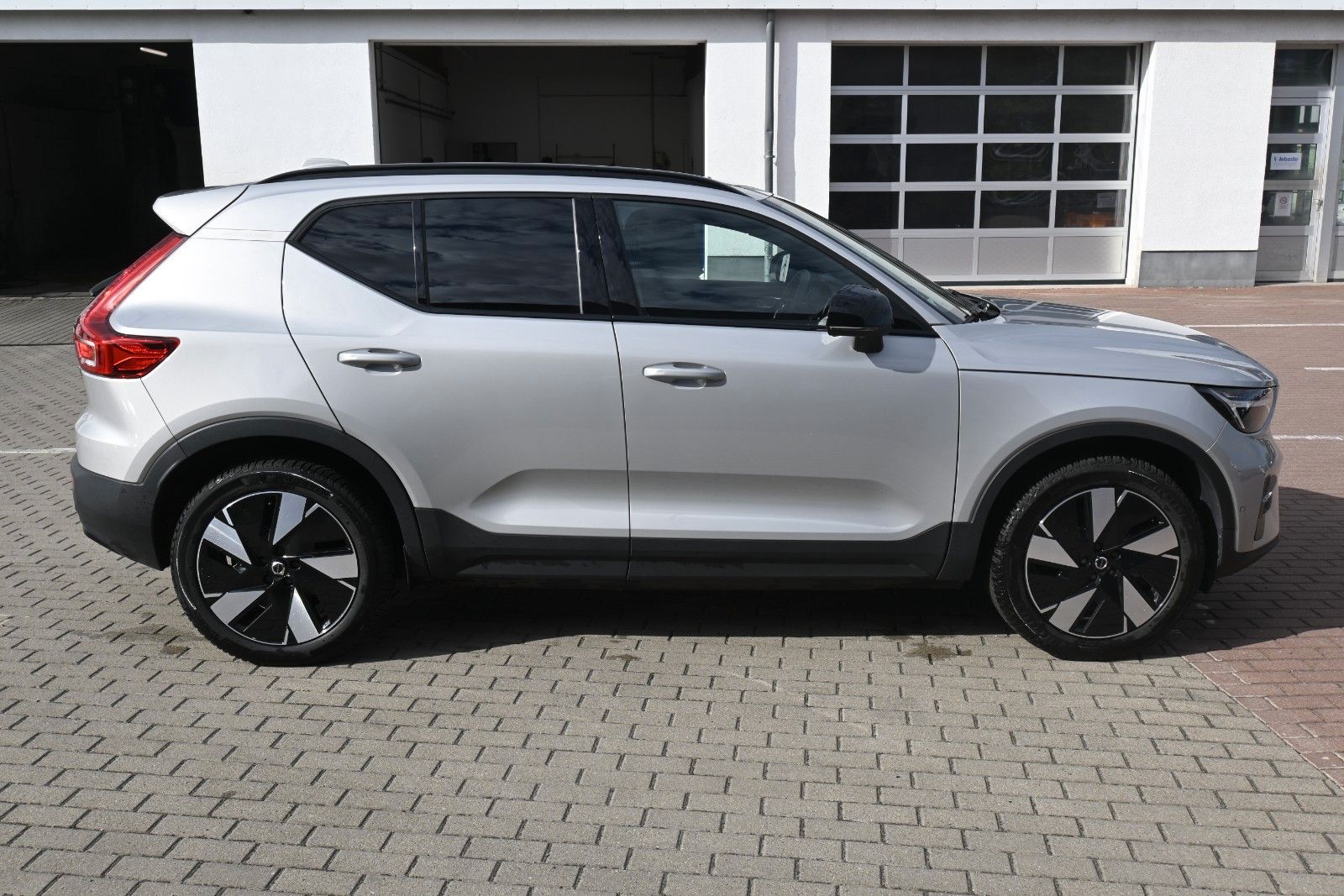 Fahrzeugabbildung Volvo XC40 BEV Ultimate Extend.Range*PANO*RW 565KM*