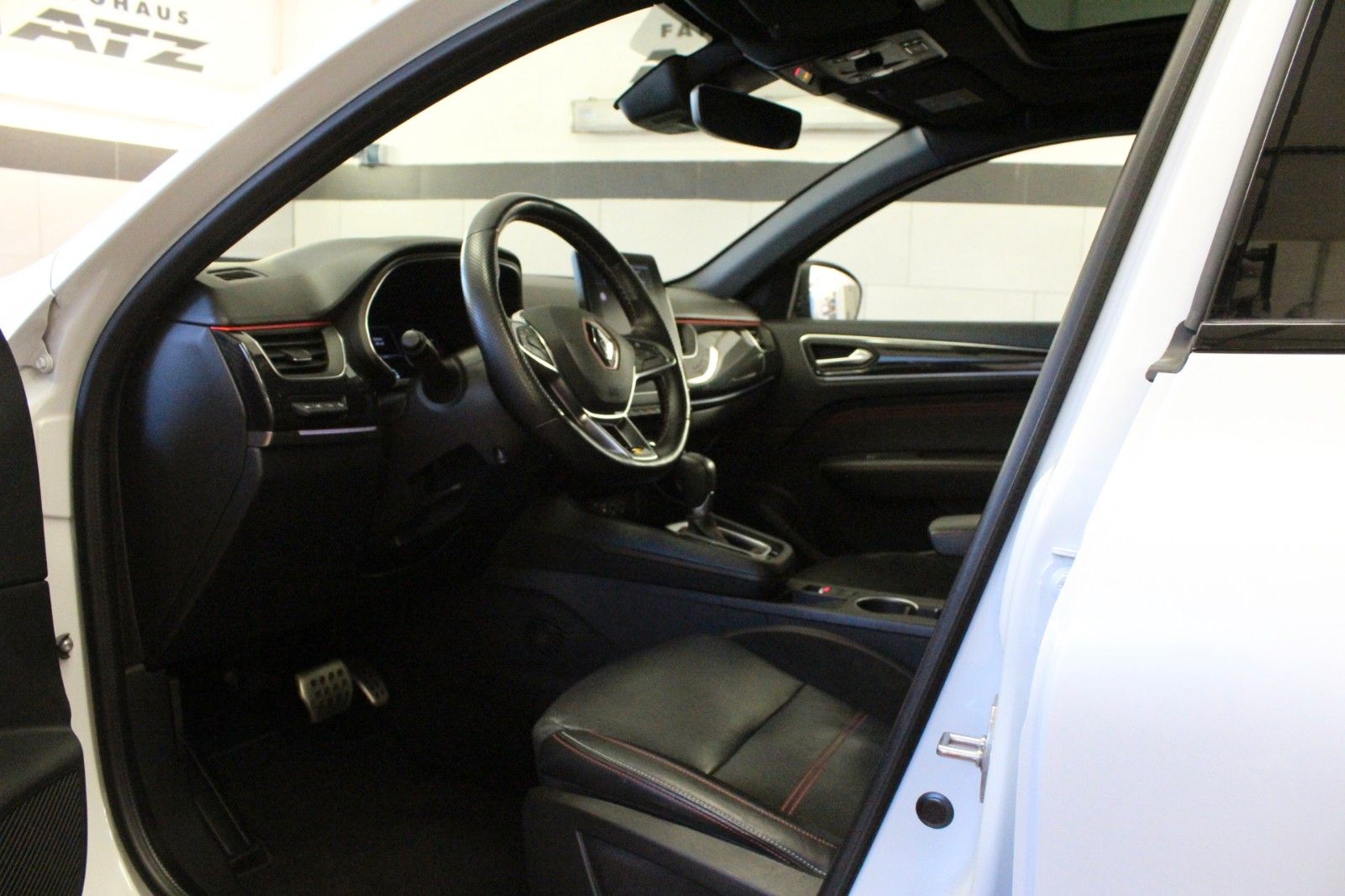 Fahrzeugabbildung Renault Arkana Mild Hybrid 160 EDC R.S. Line*Leder*