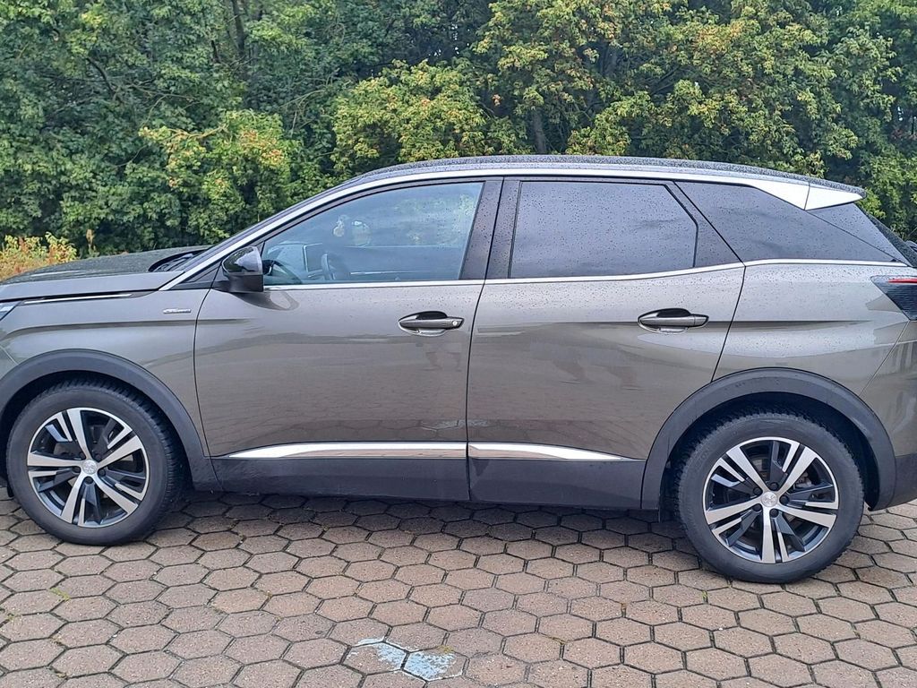Image of Peugeot e-3008