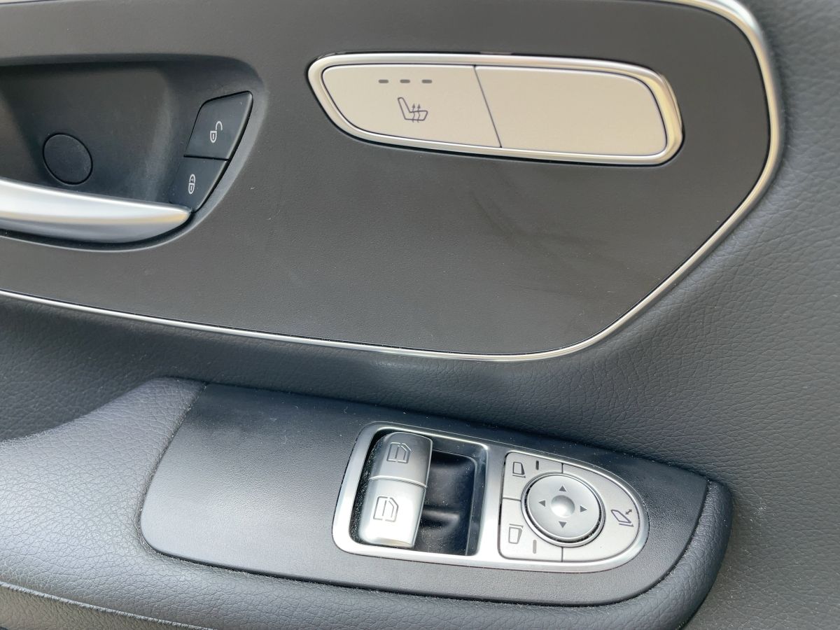 Fahrzeugabbildung Mercedes-Benz EQV 300 lang 360°/Totw./Navi/LED