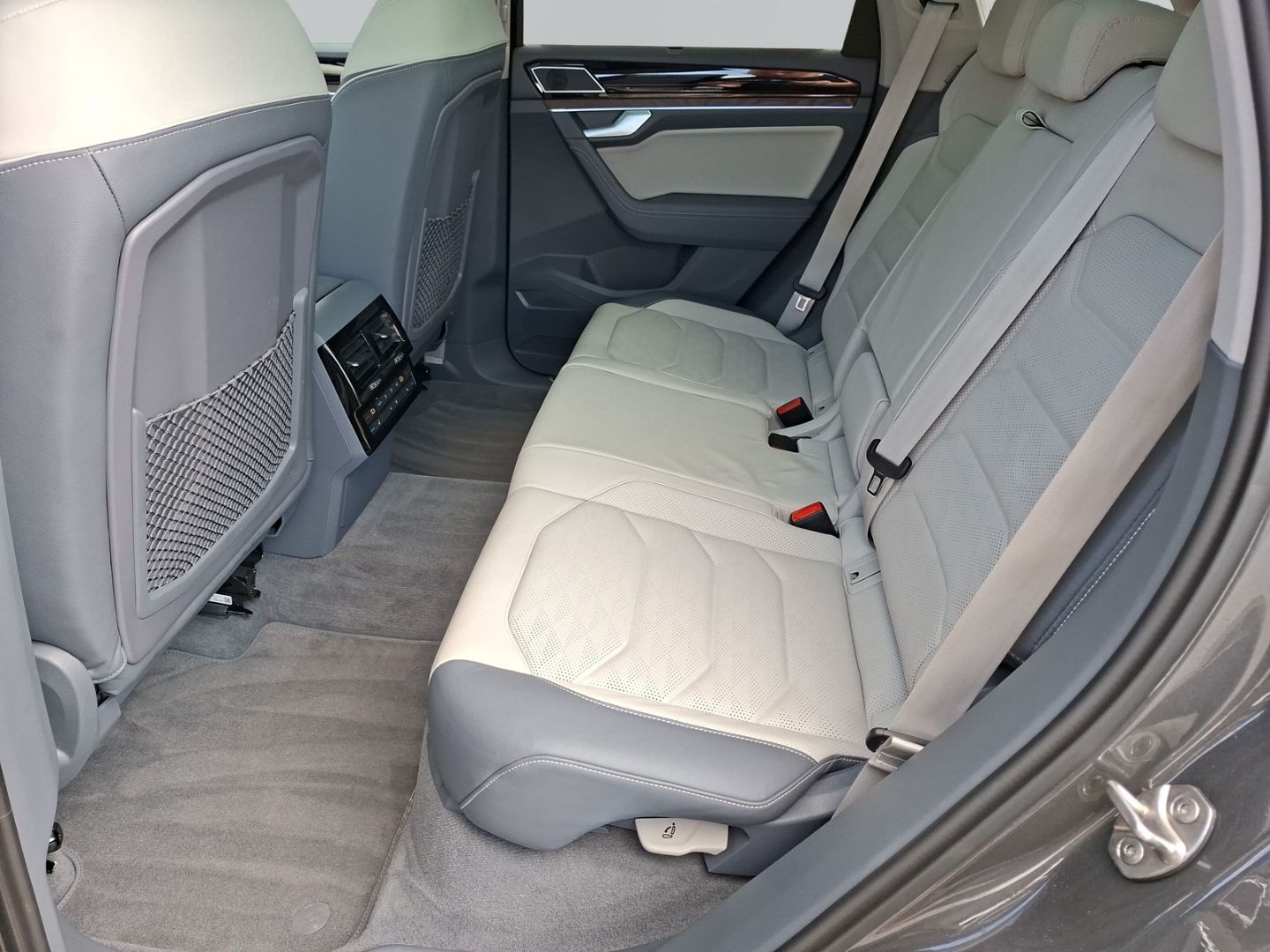 Touareg 3.0 TSI 4M Elegance *STHZ*AHK*PANO*HUD*