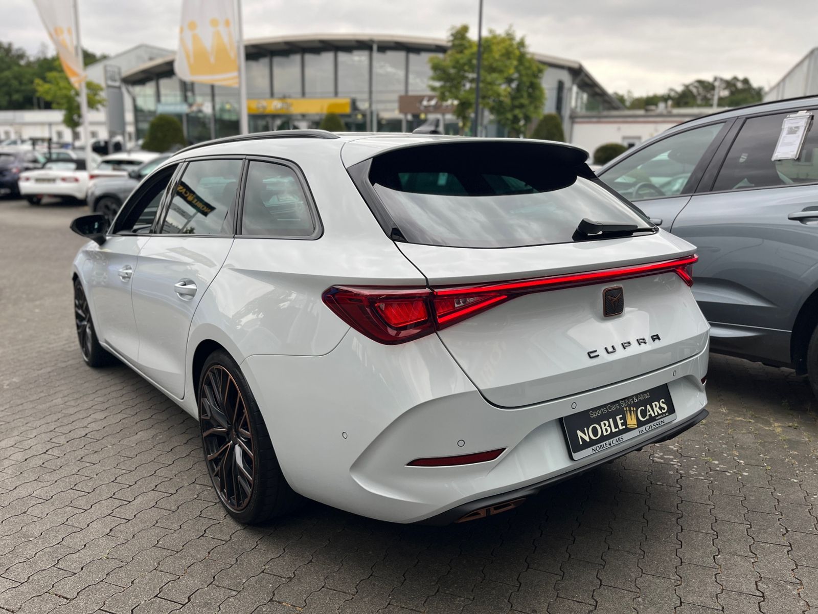 Fahrzeugabbildung CUPRA Leon Sportstourer VZ e-Hybrid RFK SHZ NAV