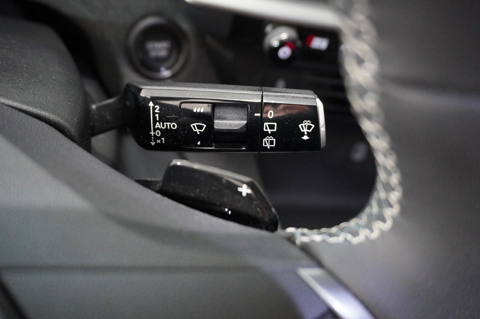 Fahrzeugabbildung Opel Grandland 1.2 48V HYBRID EDIT. NAVI/LED/KAMERA
