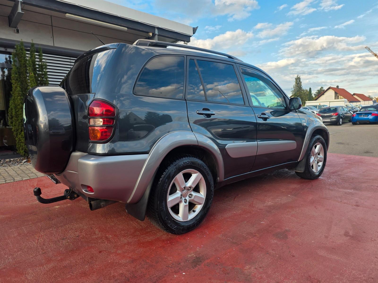Toyota RAV4 2.0 D-4D 116 ch 4x4 Sol • Clim auto • Attelage • Radar de recul • Barres de toit