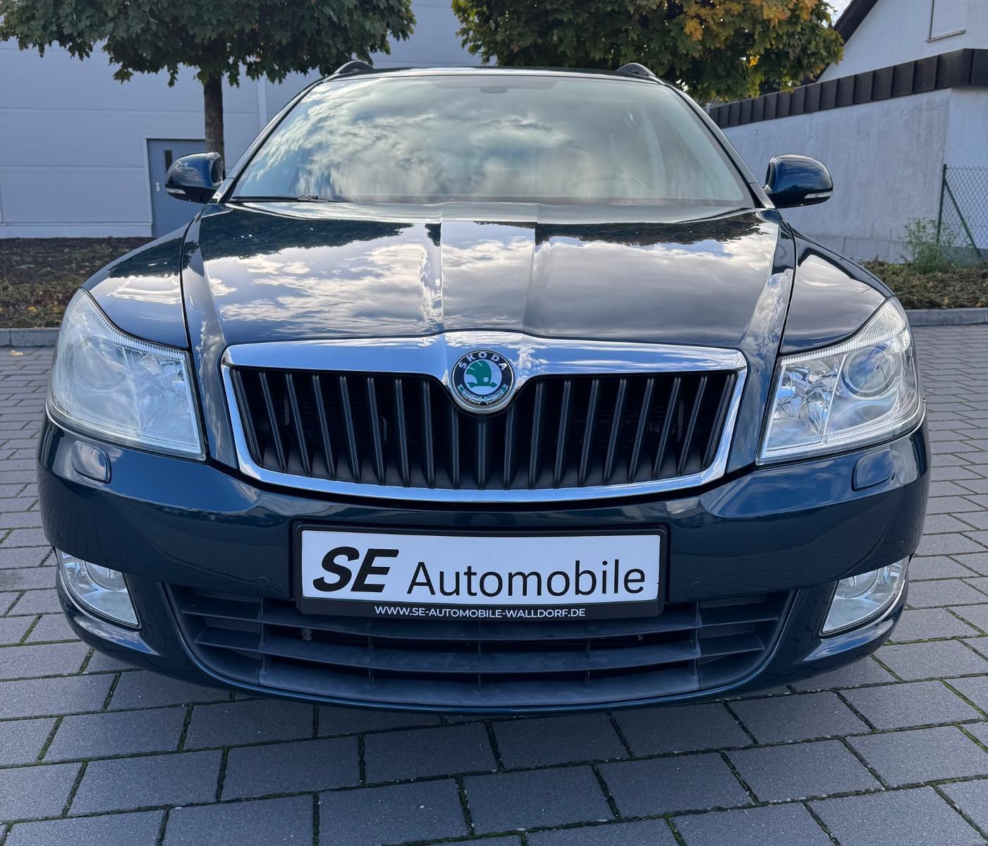 Skoda Octavia 2013 — rear view