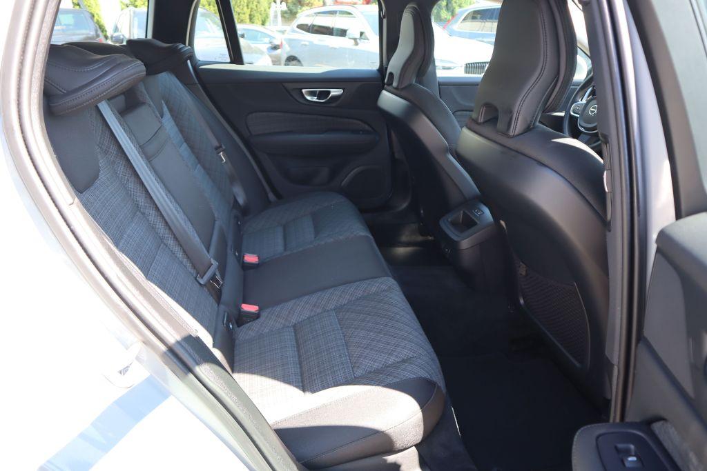 Volvo V60 B4 D Core NAVIGATION AHK R-CAM SHZG V+H, миниатюра 11