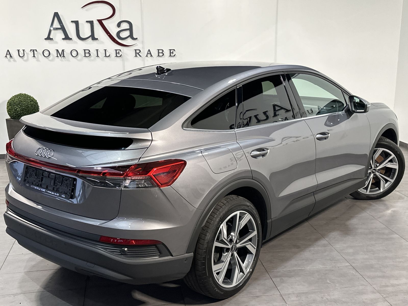 Fahrzeugabbildung Audi Q4 e-tron SpB 40 Sport NAV+MATRIX+AHK+ACC+20ZOLL