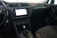 VW Tiguan 2.0 TDI Highline R-Line 4Motion | Pano VW Tiguan 2.0 TDI Highline R-Line 4Motion | Pano