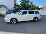 Skoda Octavia Combi Family.PDC.1 Hand.Navi.Top Zustand - Skoda Octavia aus 2012 mit Diesel-Antrieb: Kombi