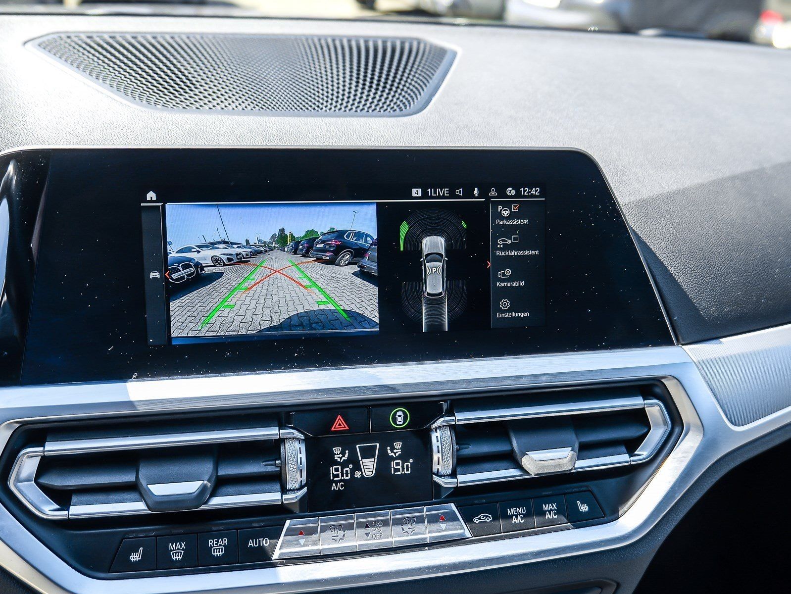 BMW 320i Touring M Sport LC+ Navi RFK HiFi DAB foto 13