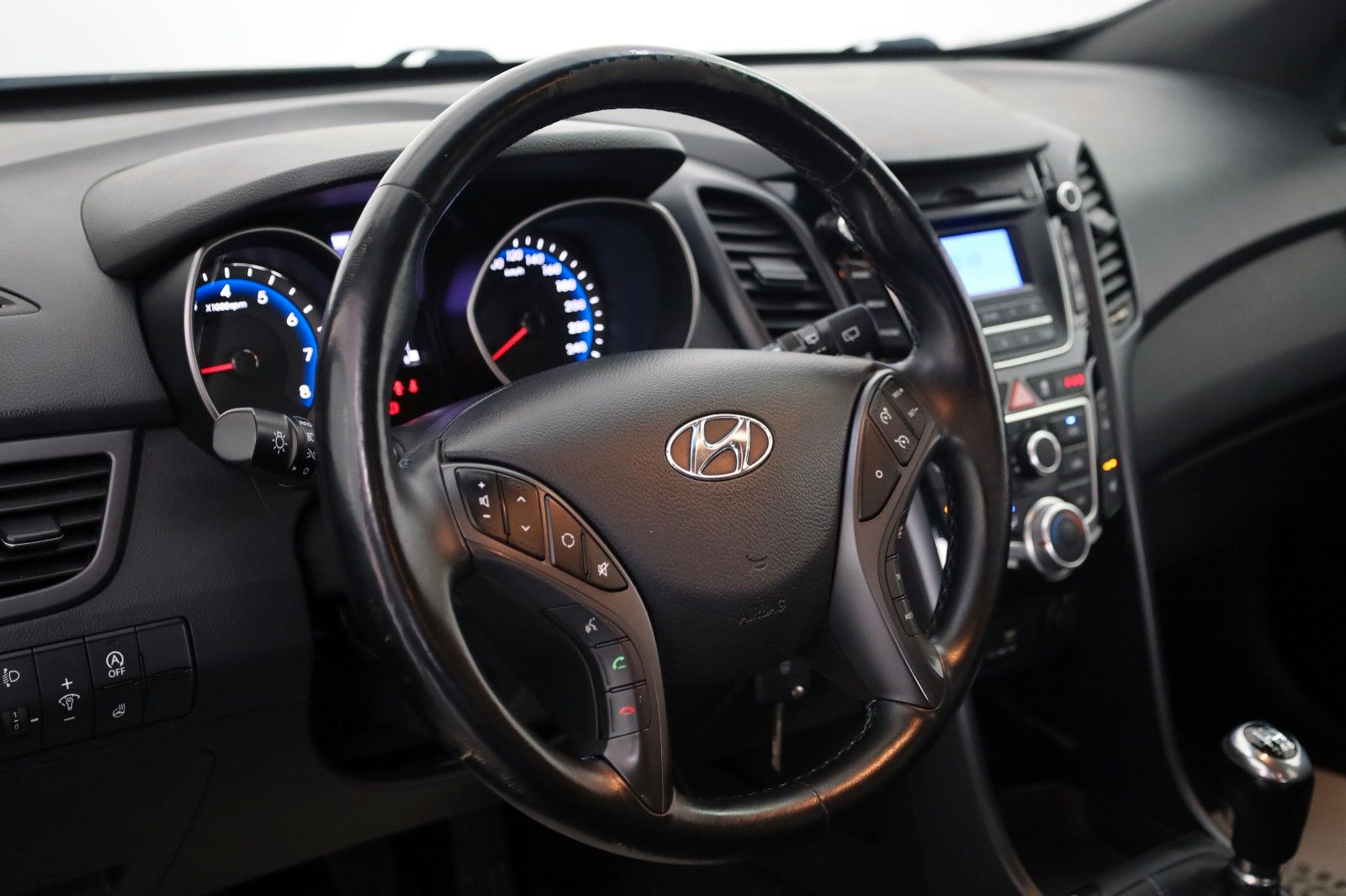 Fahrzeugabbildung Hyundai i30 blue Passion SH,PDC,8 fach bereift