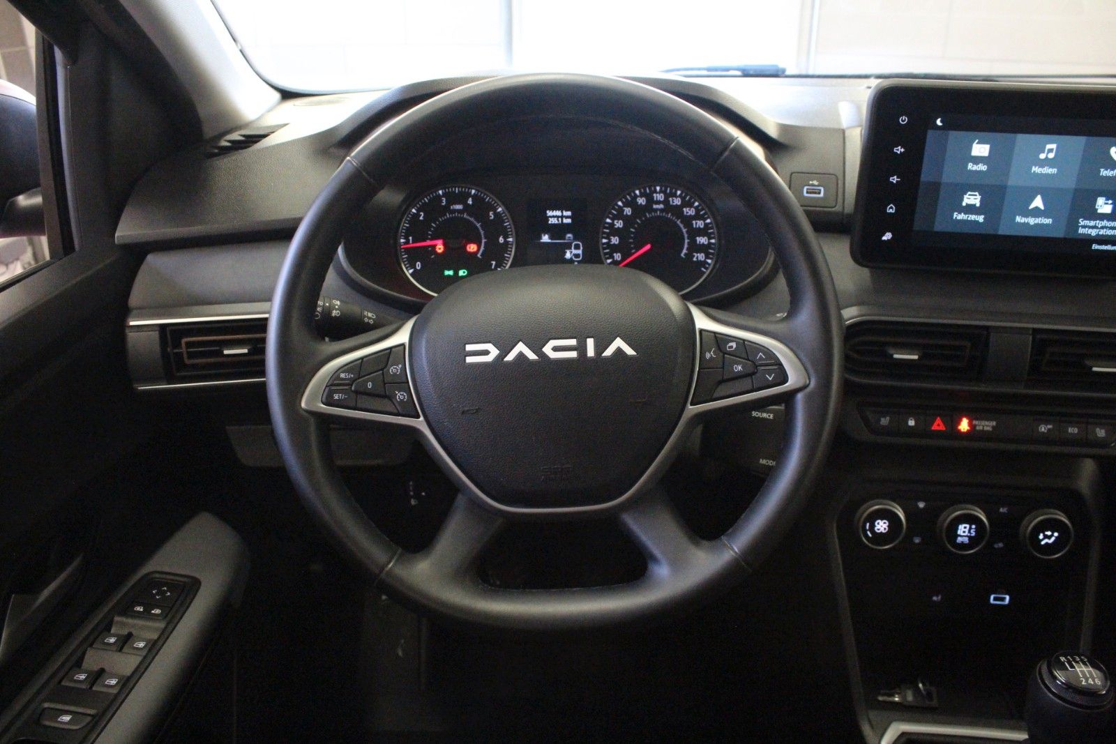 Fahrzeugabbildung Dacia Jogger TCE 110 Extreme+ 5-Sitzer *AHK*