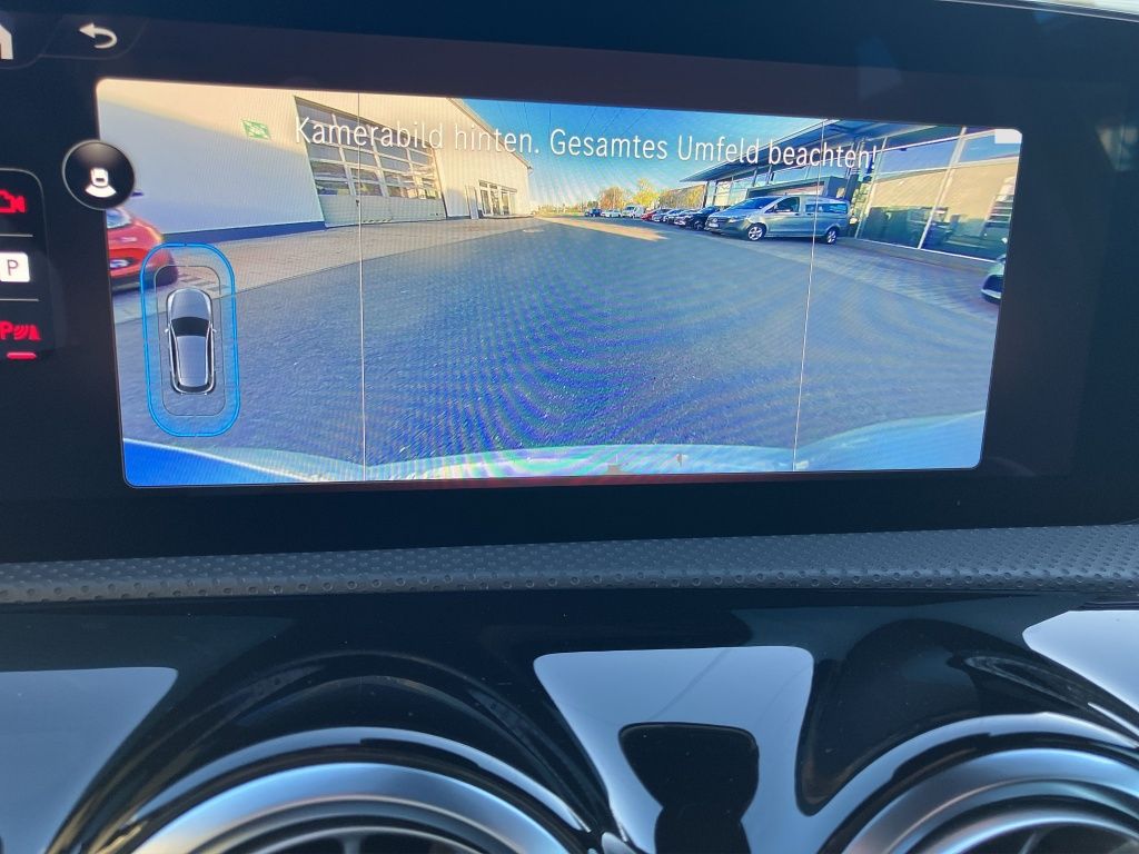 Fahrzeugabbildung Mercedes-Benz A 200 AMG*NIGHT*DISTR*19ZOLL*KAM*MULTIB*NAVI