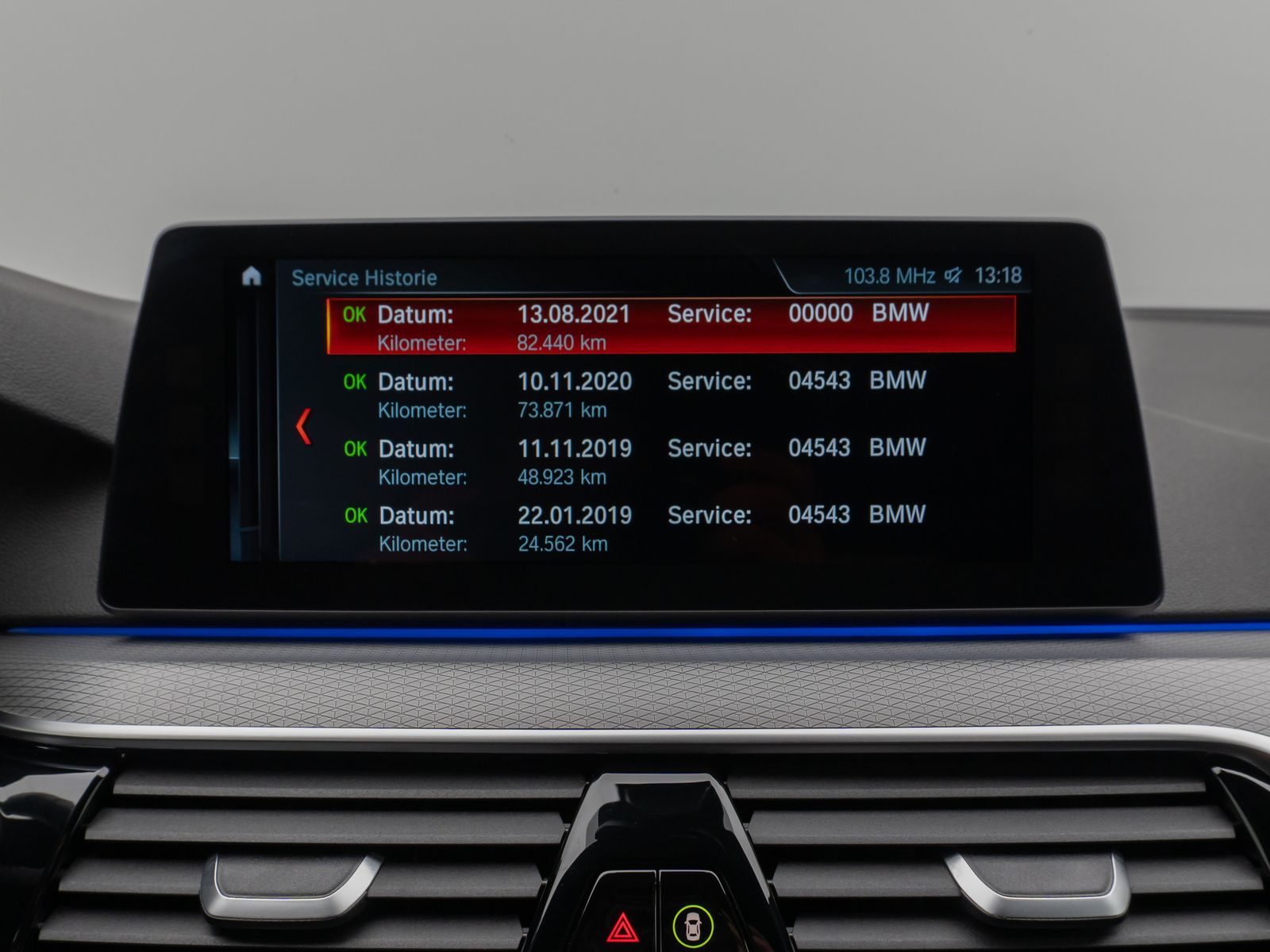 Fahrzeugabbildung BMW 530d xD M Sport Kamera HUD HiFi SoftCl Komfort