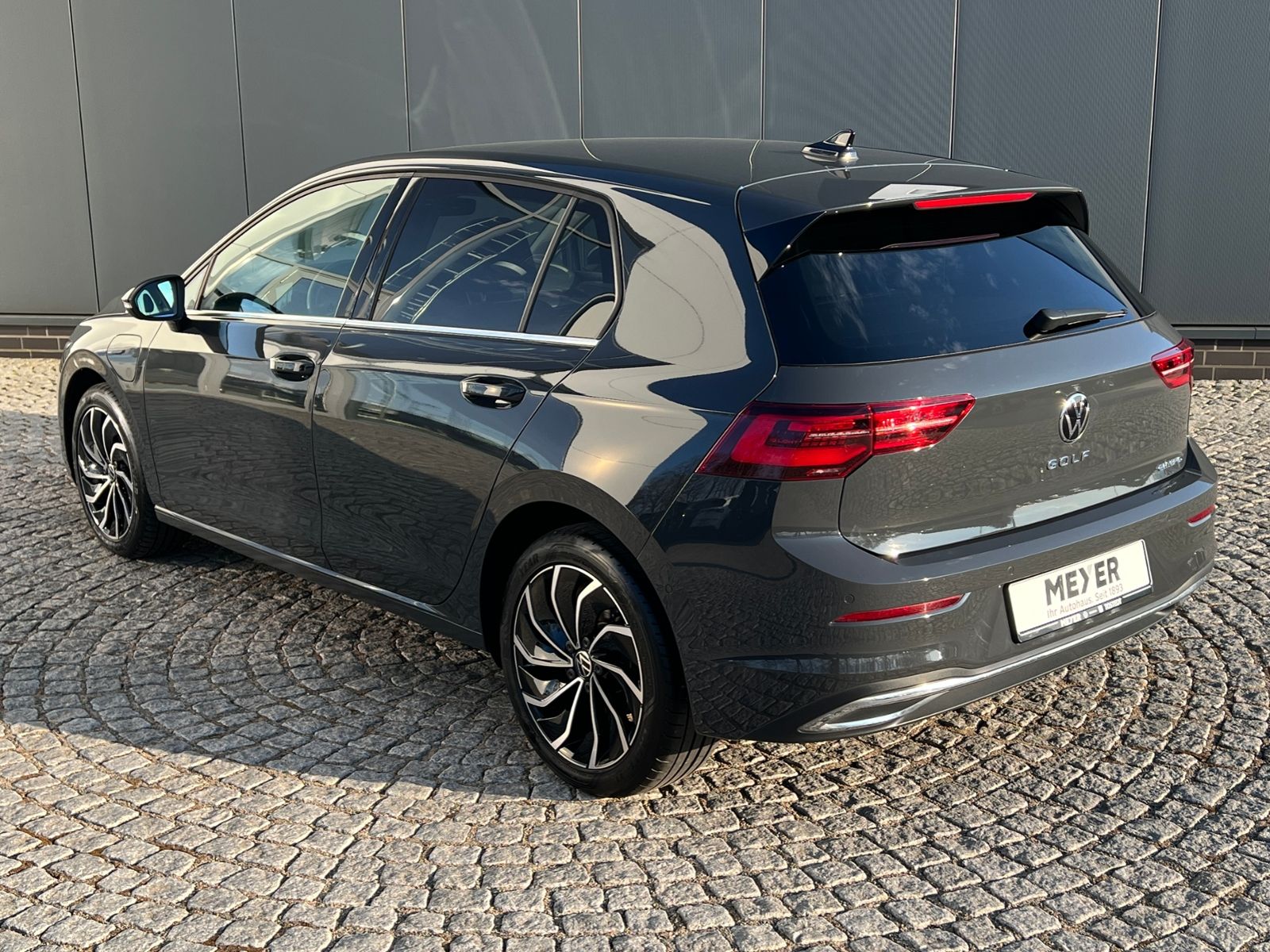 Fahrzeugabbildung Volkswagen Golf Style 1.4 TSI eHybrid DSG *AHK, IQ-Light, A