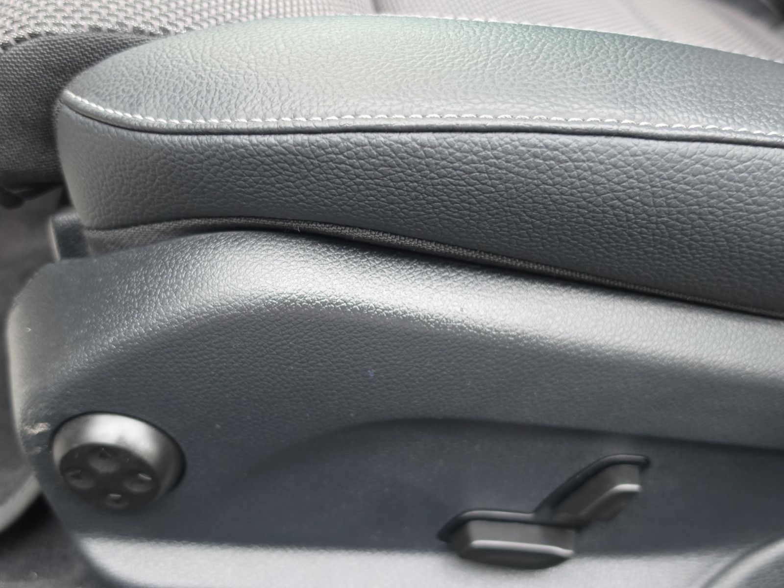 Fahrzeugabbildung Mercedes-Benz E 350 E Limousine Avantgarde Aus 1.Hand