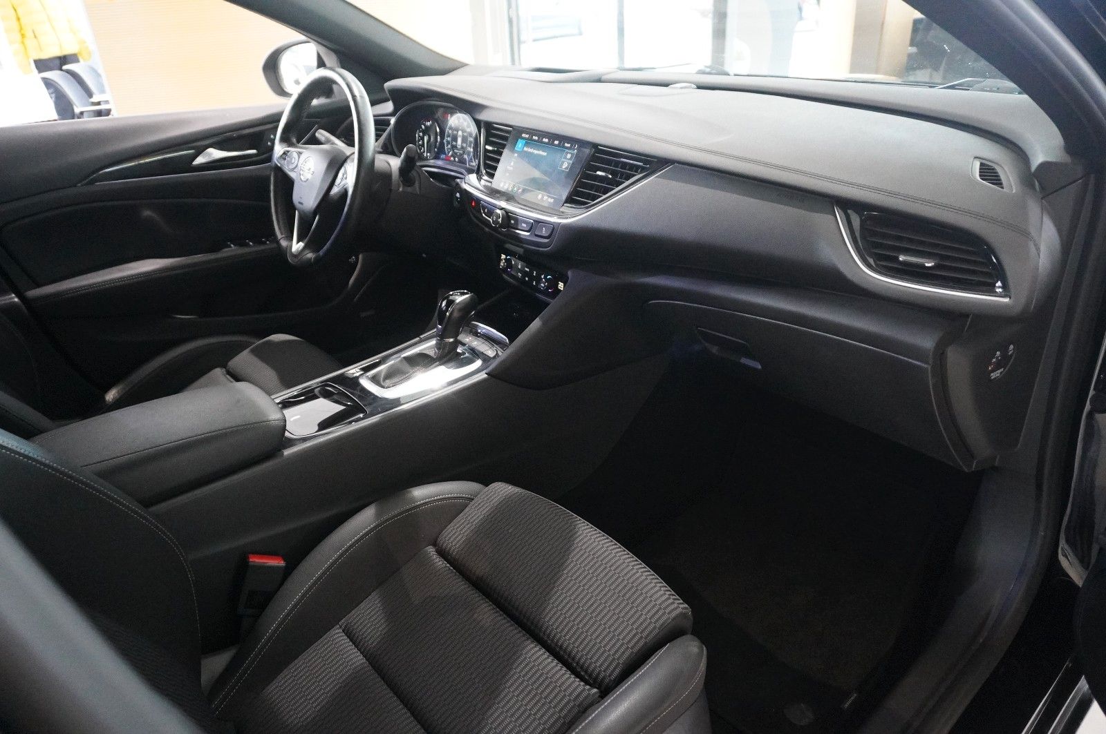 Fahrzeugabbildung Opel Insignia B ST 2.0D ELEGANCE NAVI/HUD/KAMERA/AHK