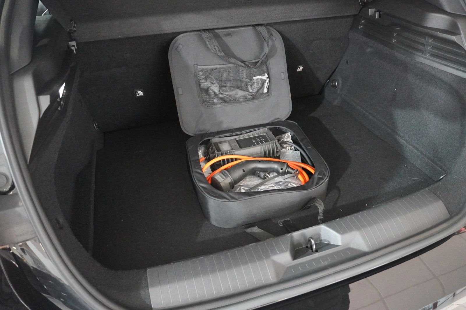 Fahrzeugabbildung Opel Astra L Lim. 1.6T PHEV GSe NAVI/LED/360°/SPORT