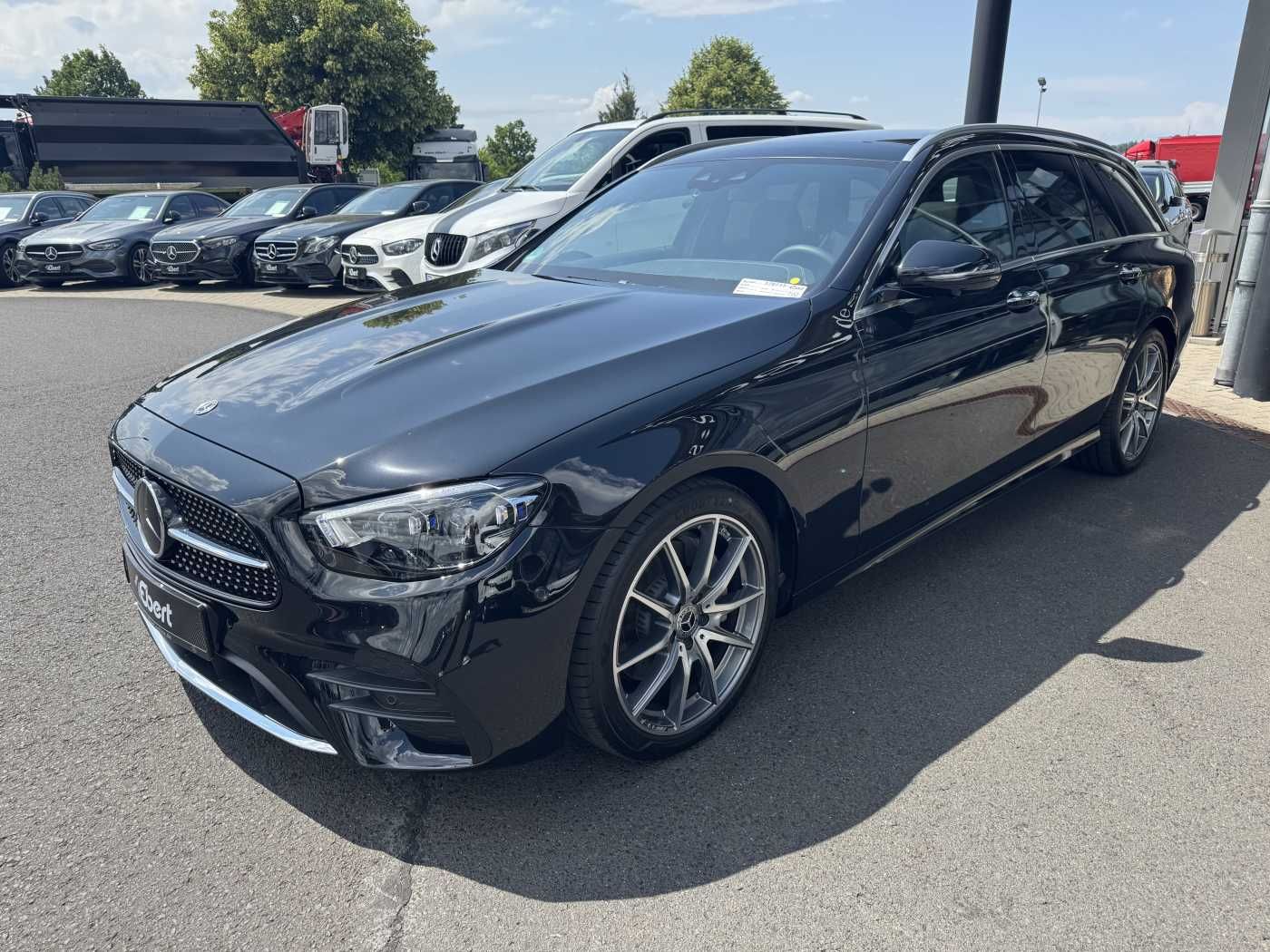 Fahrzeugabbildung Mercedes-Benz E 220d AMG+Pano+Burm+Distr+Memory+AHK+360