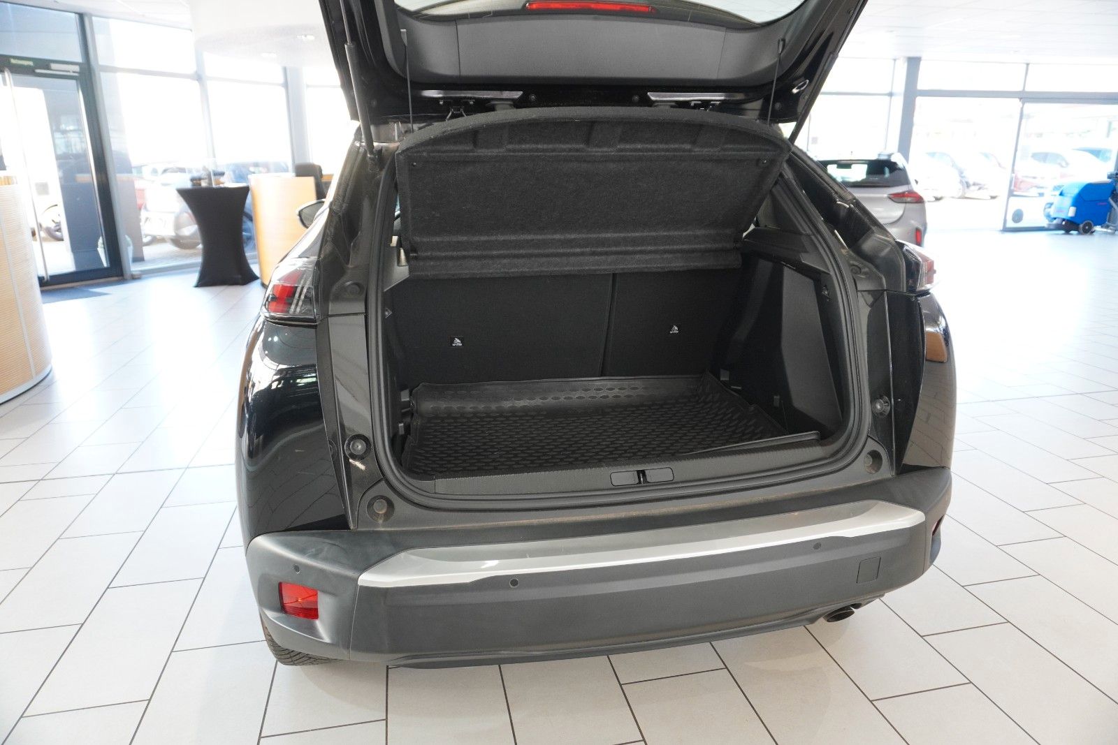 Fahrzeugabbildung Peugeot 2008 1.2T ACTIVE PACK NAVI/LED/KAMERA/SPORT/SH